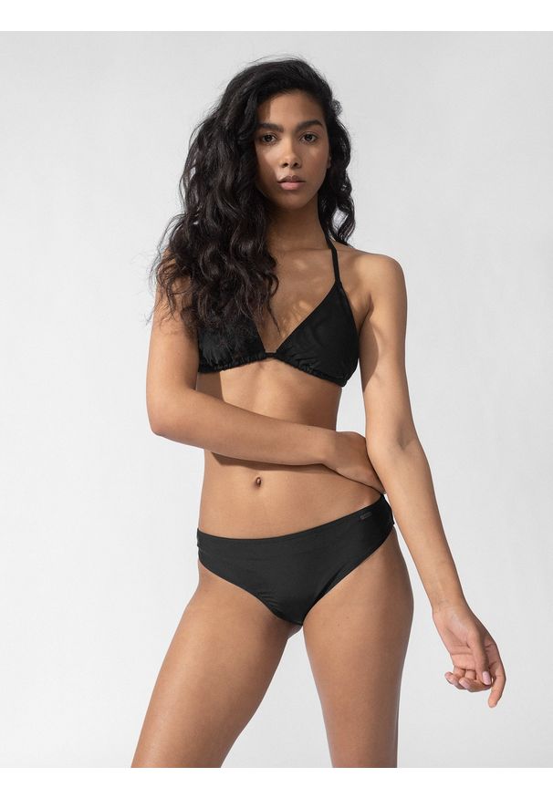 4f - Dół od bikini damski. Kolor: czarny. Materiał: dzianina, materiał, włókno. Wzór: gładki