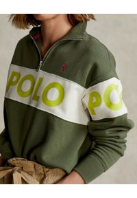 Ralph Lauren - RALPH LAUREN - Oliwkowa bluza ze stójką na zamek Relaxed Fit. Typ kołnierza: kołnierzyk stójkowy. Kolor: zielony. Materiał: dzianina. Długość rękawa: długi rękaw. Długość: długie. Wzór: napisy #2