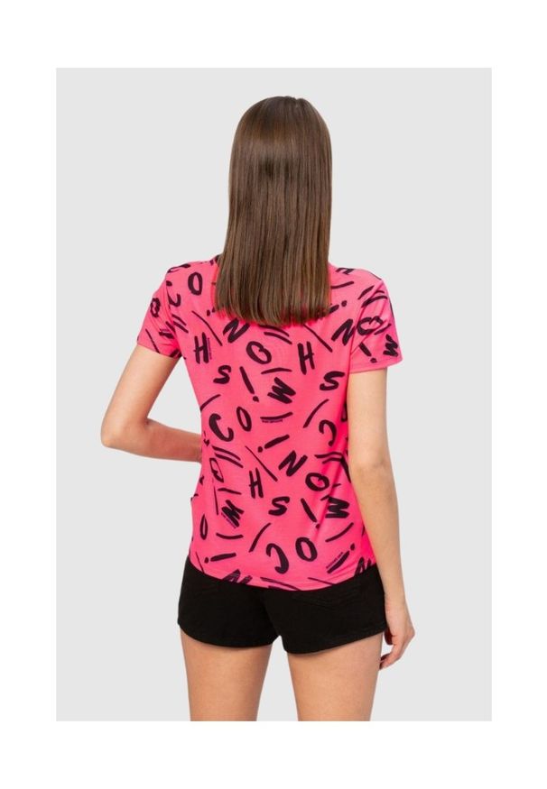 MOSCHINO Różowy t-shirt damski w czarne litery, Rozmiar XS. Kolor: różowy. Materiał: prążkowany. Wzór: aplikacja