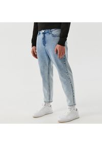 Cropp - Niebieskie jeansy loose - Niebieski. Kolor: niebieski. Długość: długie #1