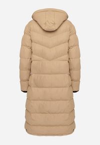 Born2be - Beżowa Pikowana Kurtka z Kapturem i Ozdobnymi Taśmami Ettaria. Okazja: na co dzień. Typ kołnierza: kaptur. Kolor: beżowy. Materiał: jeans. Styl: casual, elegancki #3