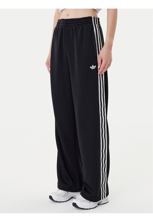Adidas - adidas Spodnie dresowe adicolor Firebird JV7525 Czarny Regular Fit. Kolor: czarny. Materiał: syntetyk