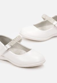 Born2be - Białe Balerinki na Płaskiej Podeszwie z Ozdobnym Rzepem z Perełkami Jadalyn. Okazja: na co dzień. Kolor: biały. Styl: casual, elegancki #2