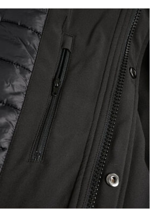Matinique Płaszcz zimowy Madeston 30205571 Czarny Regular Fit. Kolor: czarny. Materiał: syntetyk. Sezon: zima