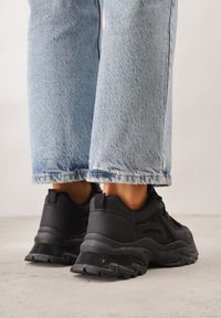 Born2be - Czarne Sneakersy na Grubej Podeszwie z Koronkowymi Wstawkami i Cyrkoniami Sephialle. Okazja: na spacer, na co dzień. Kolor: czarny. Materiał: koronka. Wzór: haft. Sport: turystyka piesza #6