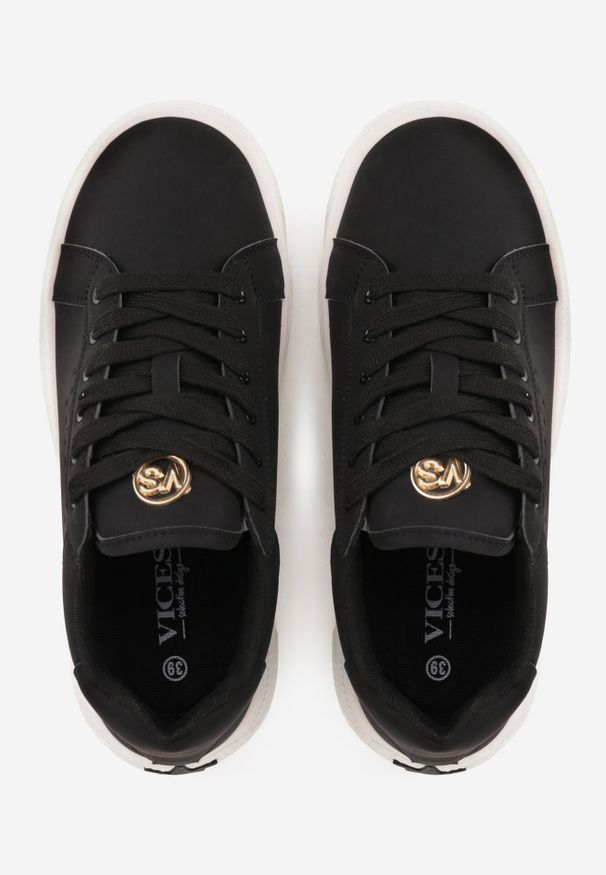 Born2be - Czarne Sneakersy VICES z Metaliczną Wstawką Perforacją i Gwiazdą Edanatia. Okazja: na co dzień. Kolor: czarny. Materiał: jeans. Wzór: aplikacja