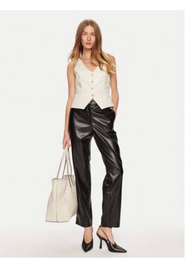 Guess Spodnie z imitacji skóry Lia W4YB18 WF8Q0 Czarny Regular Fit. Kolor: czarny. Materiał: syntetyk
