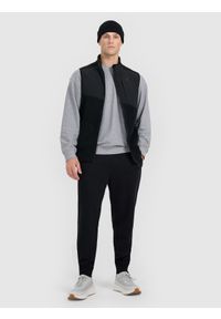 4f - 4F Spodnie dresowe joggery męskie - czarne M. Kolor: czarny. Materiał: dresówka. Sport: fitness, turystyka piesza #1