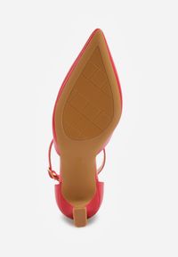 Born2be - Czerwone Czółenka Vices ze Szpiczastym Noskiem na Obcasie Typu Klepsydra Nusorilis. Okazja: na co dzień. Nosek buta: szpiczasty. Zapięcie: pasek. Kolor: czerwony. Materiał: jeans. Obcas: na obcasie. Styl: casual, elegancki. Wysokość obcasa: średni #7