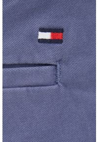 TOMMY HILFIGER - Tommy Hilfiger spodnie męskie w fasonie chinos. Kolor: niebieski. Materiał: bawełna #4