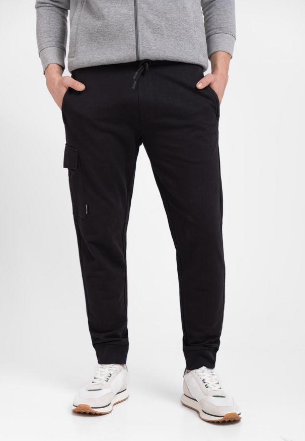 Volcano - Joggery cargo N-SAVE. Kolor: czarny. Materiał: dresówka, materiał, dzianina
