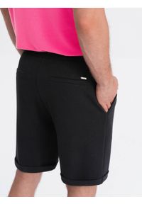 Ombre Clothing - Dzianinowe szorty męskie z podwiniętymi nogawkami - czarne V2. Okazja: na co dzień. Kolor: czarny. Materiał: dzianina. Wzór: jednolity. Styl: klasyczny, casual #11