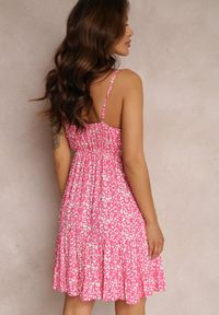 Renee - Fuksjowa Sukienka Tryphaea. Kolor: różowy. Materiał: wiskoza. Długość rękawa: na ramiączkach. Wzór: aplikacja, nadruk. Typ sukienki: rozkloszowane, kopertowe. Długość: mini #3