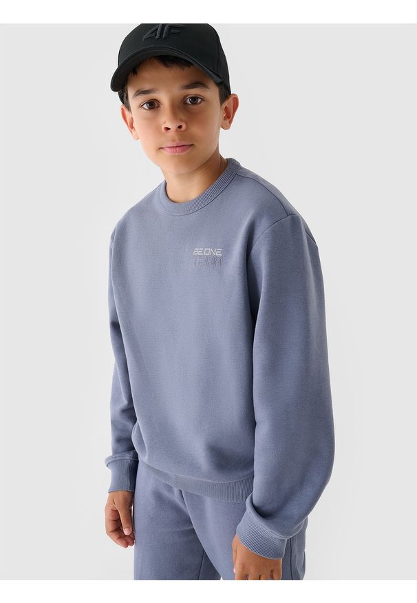 4f - 4F Bluza dresowa nierozpinana bez kaptura chłopięca - granatowa 164 (13-14 lat). Okazja: na co dzień. Typ kołnierza: bez kaptura. Kolor: niebieski. Materiał: dresówka. Wzór: ze splotem, napisy, gładki. Sezon: lato. Styl: sportowy, klasyczny, casual