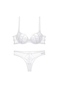 Intica - Komplet bielizny z kwiatowym haftem Carlene. Kolor: biały. Materiał: tkanina. Wzór: kwiaty, haft