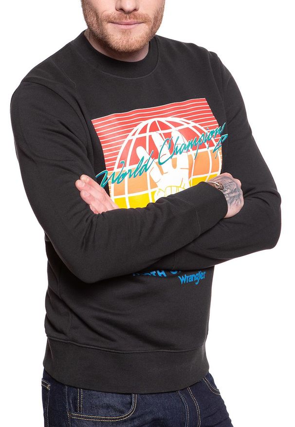 Wrangler - BLUZA WRANGLER GLOBE SWEAT FADED BLACK W6C5HXXV6 112130708. Wzór: nadruk