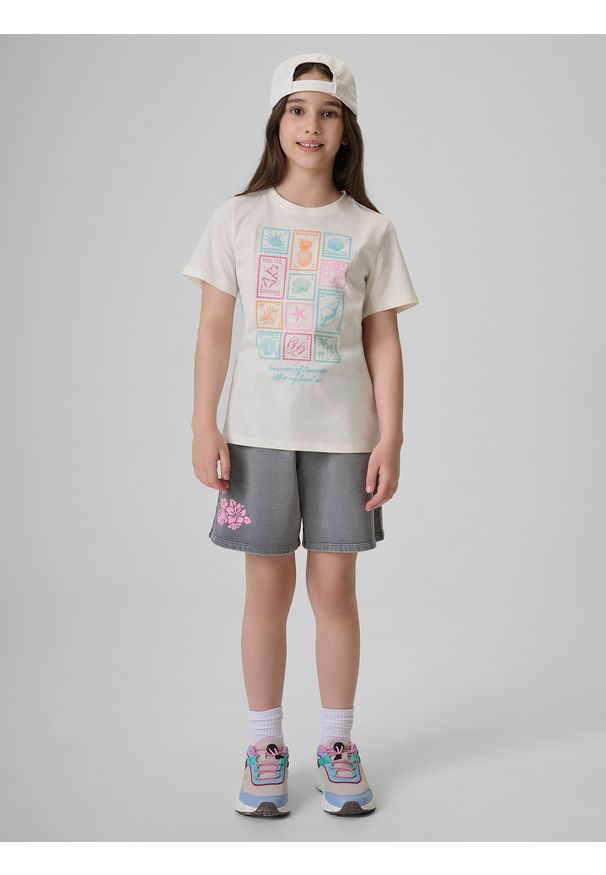 4f - 4F T-shirt regular z nadrukiem dziewczęcy - biały 146 (10-11 lat). Okazja: na co dzień. Kolor: biały. Materiał: materiał, bawełna, dzianina. Wzór: nadruk. Sezon: lato. Styl: klasyczny, casual