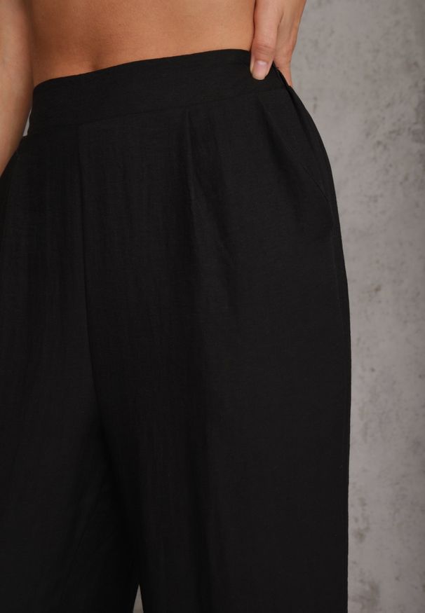 Renee - Czarne Szerokie Spodnie Casual High Waist ze Strukturalnej Tkaniny Hyrarpia. Okazja: na co dzień. Stan: podwyższony. Kolor: czarny. Materiał: tkanina. Styl: casual
