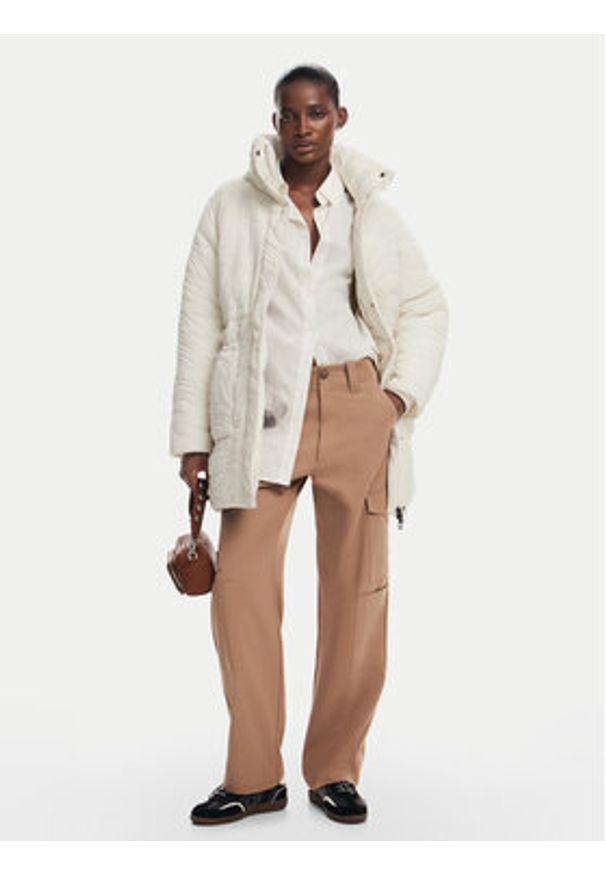 Desigual Kurtka zimowa Aarhus 24WWEWAC Écru Regular Fit. Materiał: syntetyk. Sezon: zima