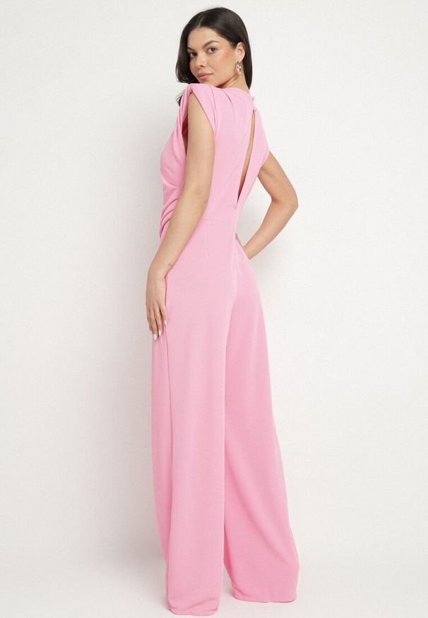 Born2be - Różowy Kombinezon Bez Rękawów z Ozdobnym Marszczeniem Sepalene. Okazja: na co dzień. Kolor: różowy. Długość rękawa: bez rękawów. Sezon: wiosna, lato. Styl: casual, elegancki, klasyczny