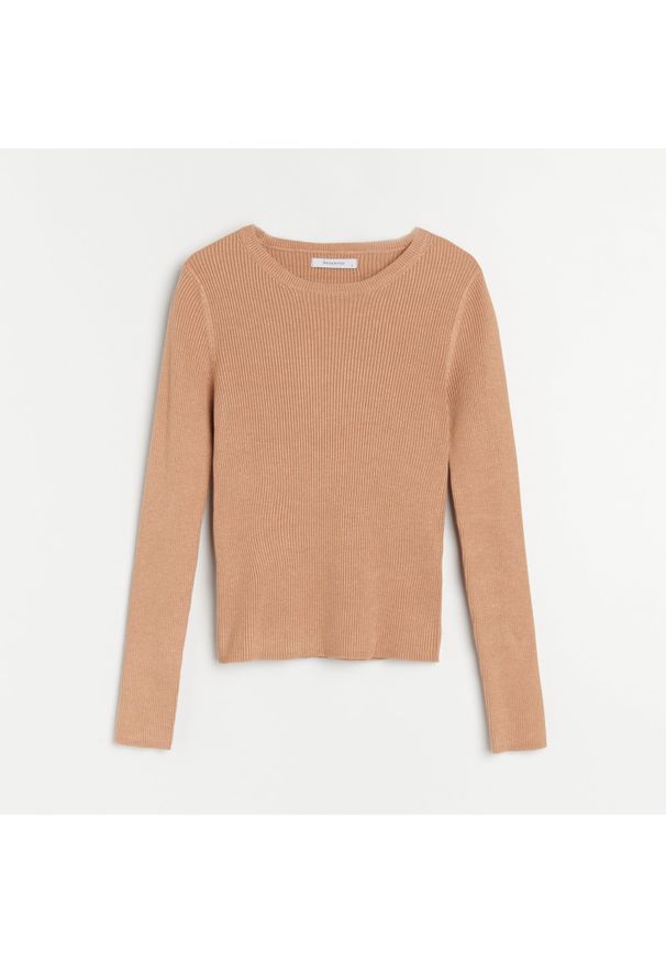 Reserved - Dopasowany sweter z prążkowanej dzianiny - Beżowy. Kolor: beżowy. Materiał: dzianina, prążkowany