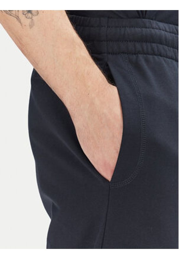 EA7 Emporio Armani Szorty sportowe 7M000232 AF13512 UB102 Granatowy. Kolor: niebieski. Materiał: bawełna. Styl: sportowy