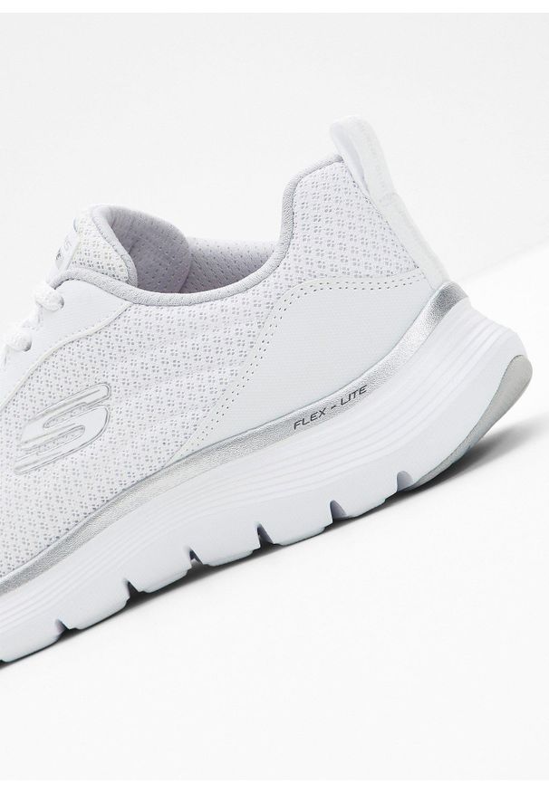 bonprix - Sneakersy Skechers z pianką memory. Kolor: biały