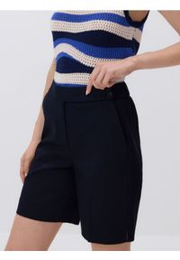 Reserved - Szorty z kantem - granatowy. Kolor: niebieski. Materiał: tkanina, bawełna