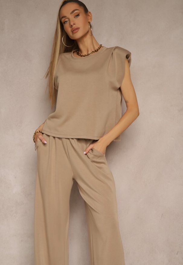 Renee - Beżowy Komplet z Wiskozą Szerokie Spodnie i Koszulka z Usztywnionymi Ramionami Neidra. Kolor: beżowy. Materiał: wiskoza