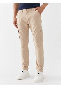 Guess Spodnie materiałowe M2GB27 WCNZ0 Beżowy Slim Fit. Kolor: beżowy. Materiał: materiał, bawełna #1