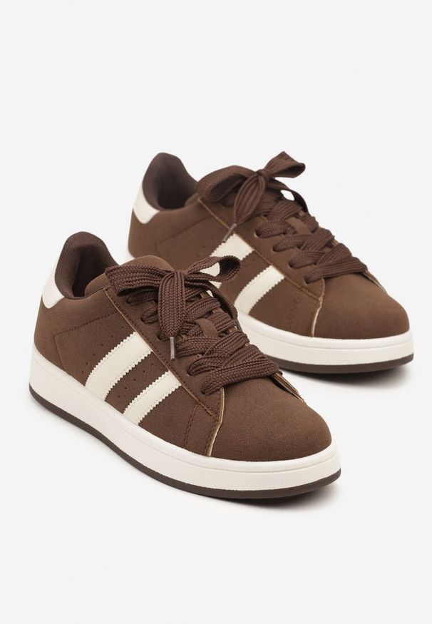 Renee - Brązowe Sneakersy Ozdobione Paskami Dolirenna. Okazja: na co dzień. Zapięcie: pasek. Kolor: brązowy. Materiał: jeans. Wzór: aplikacja