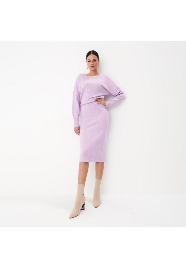 Mohito - Swetrowa sukienka midi - Fioletowy. Kolor: fioletowy. Długość: midi