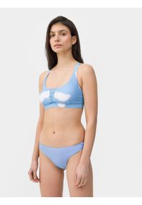 4f - Góra od bikini z materiałów z recyklingu damska. Kolor: niebieski. Materiał: materiał #1