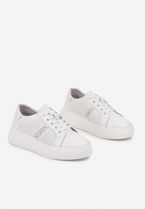 Born2be - Białe Skórzane Sneakersy na Płaskiej Podeszwie ze Skórzaną Wkładką i Ażurową Cholewką Lorili. Okazja: na co dzień. Nosek buta: okrągły. Kolor: biały. Materiał: skóra. Szerokość cholewki: normalna. Wzór: ażurowy. Obcas: na płaskiej podeszwie. Sport: fitness