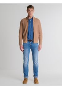Big-Star - Sweter męski bawełniany rozpinany brązowy Adal 802. Okazja: do pracy, na co dzień. Kolor: brązowy. Materiał: bawełna. Wzór: ze splotem. Styl: casual, klasyczny, elegancki