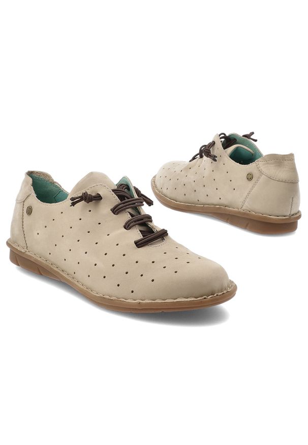 Beżowe Półbuty Maciejka Eleganckie Obuwie Damskie Na Płaskiej Podeszwie. Kolor: beżowy. Materiał: jeans, zamsz. Szerokość cholewki: normalna. Sezon: lato. Obcas: na płaskiej podeszwie. Styl: elegancki