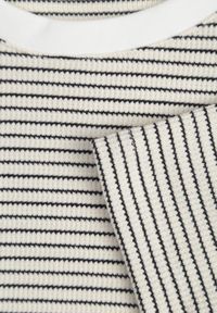 Born2be - Kremowo-Czarny Klasyczny T-shirt z Bawełny o Prostym Kroju Phemeni. Okazja: na co dzień. Kolor: czarny. Materiał: bawełna. Styl: klasyczny #4