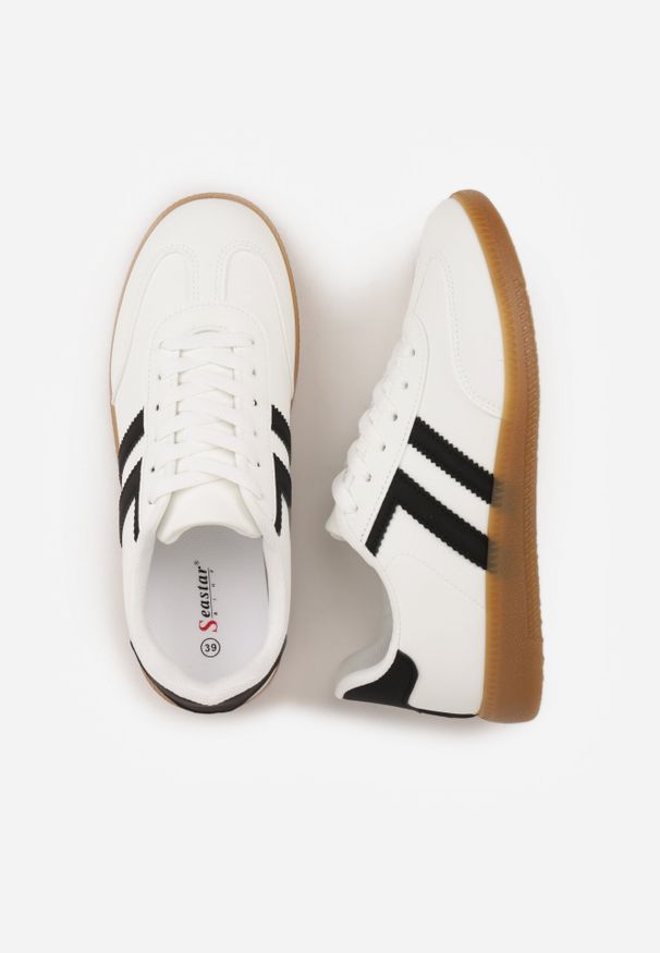 Born2be - Białe Sneakersy w Stylu Kultowych Tenisówek Genenor. Okazja: na spacer. Kolor: biały. Materiał: jeans, dresówka. Sport: turystyka piesza