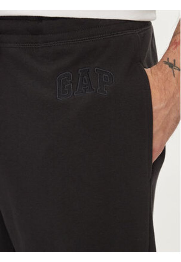 GAP - Gap Spodnie dresowe 868463-03 Czarny Regular Fit. Kolor: czarny. Materiał: bawełna