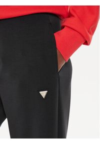 Guess Spodnie dresowe V4YB08 KCAY2 Czarny Regular Fit. Kolor: czarny. Materiał: syntetyk #3