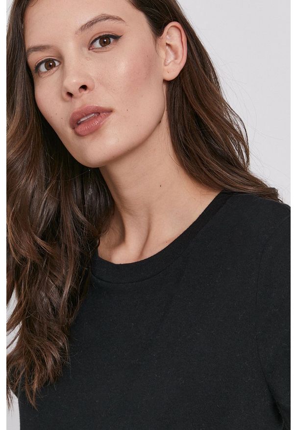 GAP - T-shirt. Okazja: na co dzień. Kolor: czarny. Materiał: dzianina. Wzór: gładki. Styl: casual