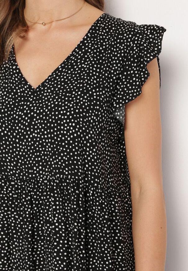 Born2be - Czarna Bawełniana Sukienka o Rozkloszowanym Kroju w Kropki Giavina. Okazja: na co dzień. Kolor: czarny. Materiał: bawełna. Wzór: kropki. Typ sukienki: sportowe, rozkloszowane. Styl: casual, sportowy