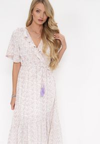 Born2be - Różowo-Jasnofioletowa Sukienka z Gumką w Pasie i Kopertowym Dekoltem z Falbankami Kyphine. Okazja: na wesele, na ślub cywilny. Typ kołnierza: kołnierz z falbankami. Kolor: fioletowy. Typ sukienki: kopertowe #3