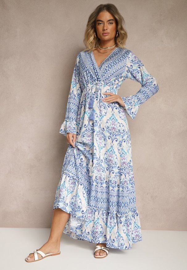 Renee - Niebieska Rozkloszowana Sukienka z Bawełny i Wiskozy w Stylu Etno Sollema. Okazja: na co dzień. Kolor: niebieski. Materiał: wiskoza, bawełna. Długość rękawa: długi rękaw. Sezon: wiosna. Styl: etno