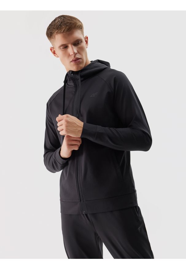 4f - 4F Bluza treningowa rozpinana z kapturem męska - czarna 3XL. Typ kołnierza: kaptur. Kolor: czarny. Materiał: syntetyk, materiał, elastan, włókno, dzianina. Długość rękawa: raglanowy rękaw. Wzór: jednolity, gładki, ze splotem. Styl: sportowy. Sport: fitness
