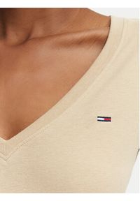 Tommy Jeans T-Shirt DW0DW20458 Beżowy Slim Fit. Kolor: beżowy. Materiał: bawełna #5