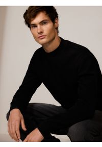 Reserved - Bluza ze stójką - czarny. Typ kołnierza: kołnierzyk stójkowy. Kolor: czarny. Materiał: dzianina, bawełna #1