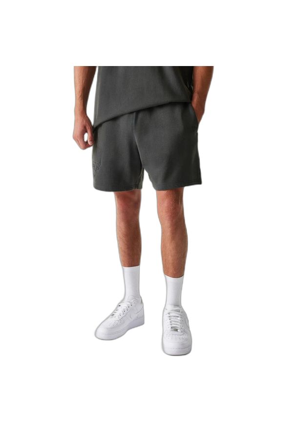 New Era - Krótkie spodenki Chicago Bulls Washed. Kolor: szary. Długość: krótkie. Sport: koszykówka