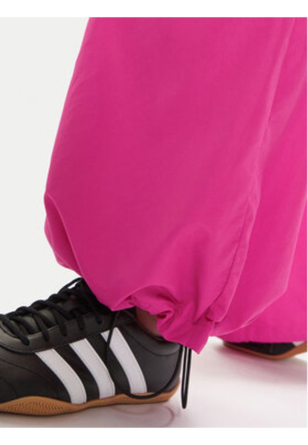 Adidas - adidas Spodnie dresowe Teamgeist adicolor JV7481 Różowy Oversize. Kolor: różowy. Materiał: syntetyk