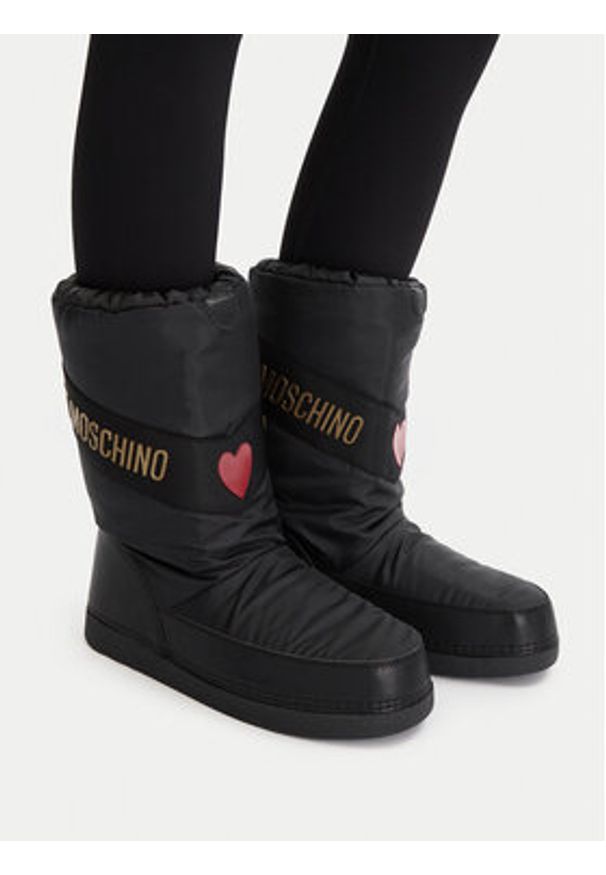 Love Moschino - LOVE MOSCHINO Śniegowce JA24032G1NISY000 Czarny. Kolor: czarny. Materiał: materiał